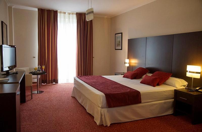 Hotel O Val Do Naseiro Viveiro Habitación foto
