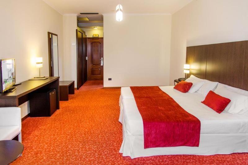 Hotel O Val Do Naseiro Viveiro Habitación foto